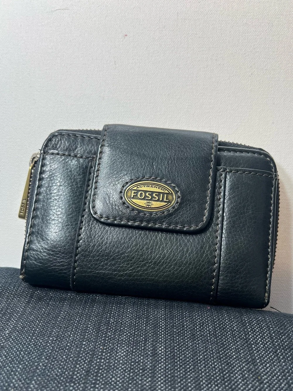 Fossil Women’s Wallet Explorer Black Leather Button and Zip & Snap Card Holder